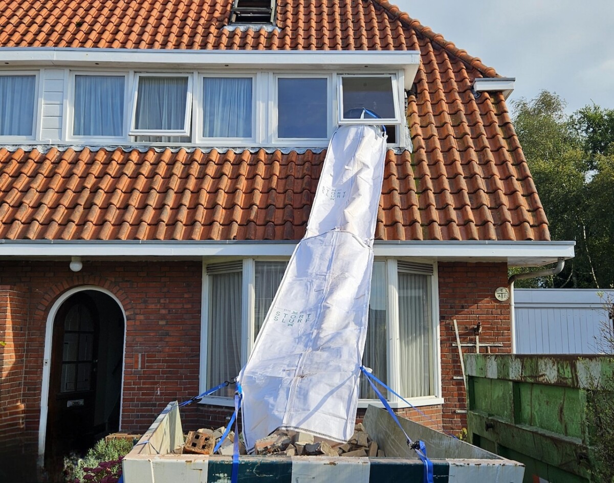 Goulotte à gravats flexible Stortslurf® Ø50 cm utilisée pour diriger des gravats