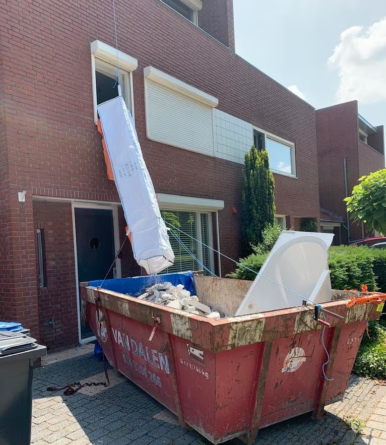 Goulotte à gravats flexible Stortslurf® 50 cm en cours d'utilisation